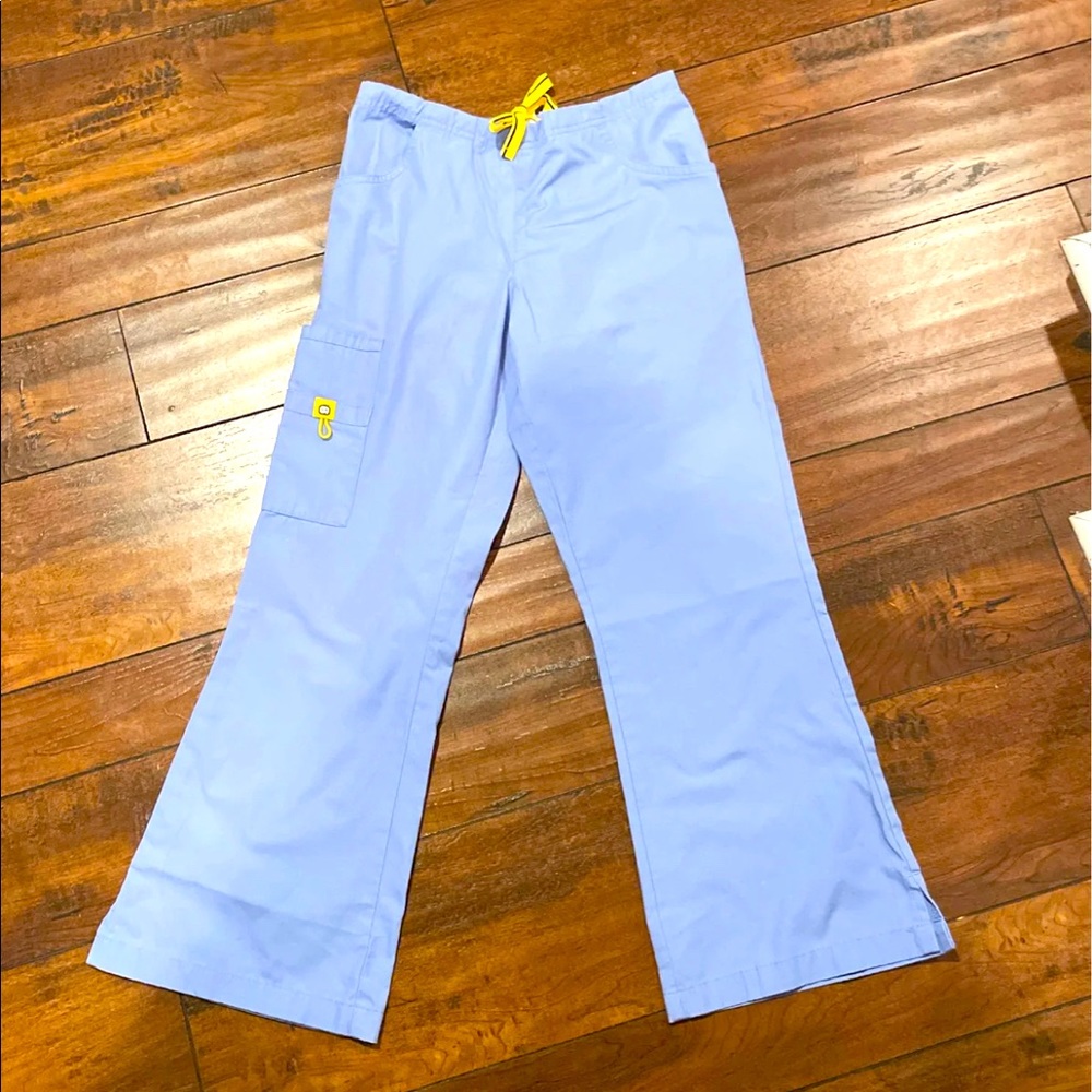 WonderWink Women’s Scrub Pants Flare Leg Baby Blue Size XS gently used;)
